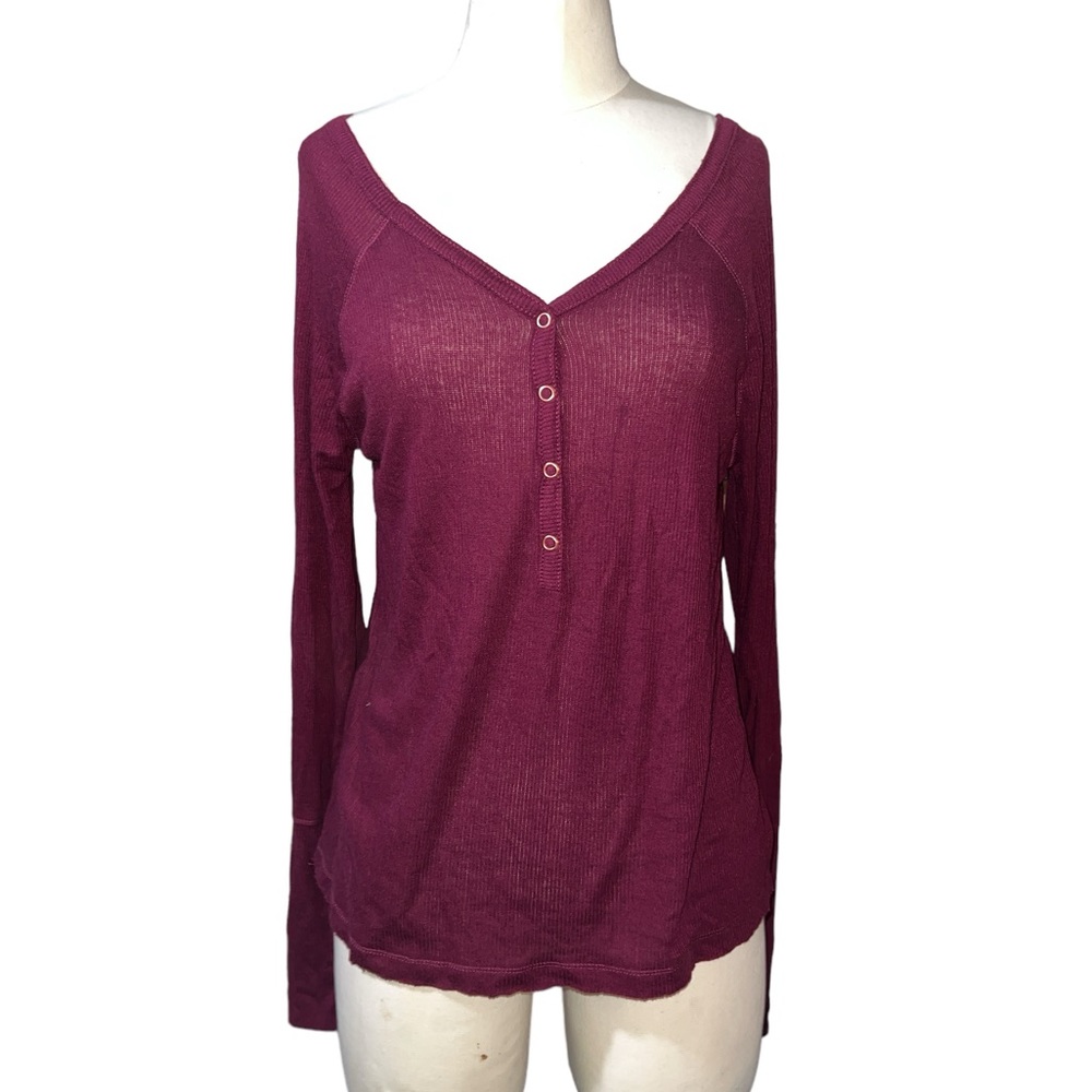 SIMPLE PLEASURES |  LONG SLEEVE 1/2 BUTTON  V-NECK TOP MED